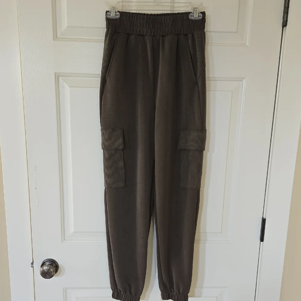 Evereve Ari Cargo Joggers - Picture 2 of 12